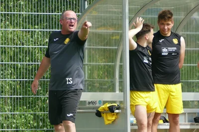 Beim Oelsnitzer FC gibt aktuell Torsten Sonntag (links) die Richtung vor – gemeinsam mit Max Wölfel.
