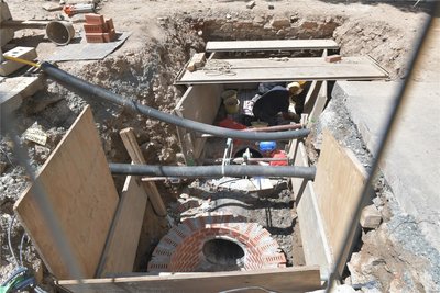 Die Arbeiten in der Wallstraße in Freiberg werden durch das Anzucht- und Röschensystem in diesem Bereich erschwert.