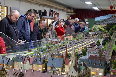 In der Annaparkhütte wird die Ausstellung des Modellbahnclubs gezeigt.