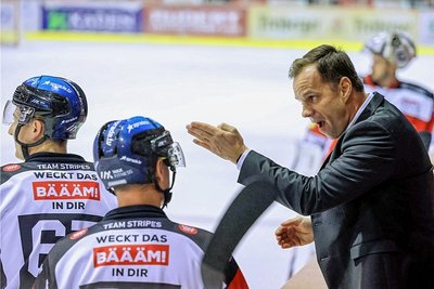 Trainer Marian Bazany genießt trotz einer Niederlagenserie das Vertrauen der Eispiraten-Chefetage. Er steht am Freitag gegen Krefeld und am Sonntag in Kassel hinter der Bande. 