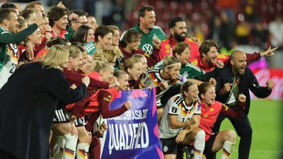 Die deutsche Mannschaft jubelt nach dem Sieg in der WM-Qualifikation gegen Norwegen.