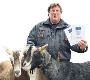Ziegen: August (links) und Rudolf, hier mit Frank Hübner, brauchten für Auftritt in der Schweiz einen Pass.