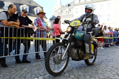 Am Start war er noch frisch: Holger Brune aus Sachsen-Anhalt auf seiner Simson AWO GS.