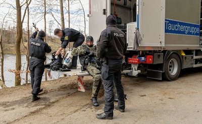 Einsatz der Tauchergruppe der Bereitschaftspolizei Sachsen an der Talsperre Falkenstein.