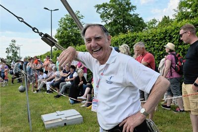 Rudi Weisheit, der selbst nicht mehr in Aktion ist, hat es sich nicht nehmen lassen, in Schneeberg dabei zu sein.