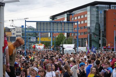 Mehr als 1000 Menschen haben sich am Samstag an der Parade zum CSD in Chemnitz beteiligt.