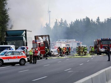 Nach dem schrecklichen Unfall war die A9 in beide Richtungen gesperrt.