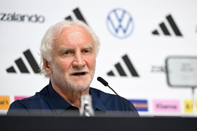 Rudi Völler spricht bei der DFB-Pressekonferenz. (Archivbild)