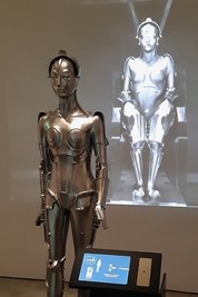 Replik der Maschinenfrau, die 1927 in dem monumentalen Stummfilm "Metropolis" von Fritz Lang für viel Aufsehen sorgte.