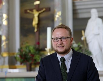 Philipp Körner wird künftig regelmäßig in der Niederlungwitzer Kirche Gottesdienste halten. 