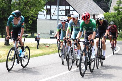 Sebastian Vogel (v. r.) siegte erstmals beim Großwaltersdorfer Radrennen.