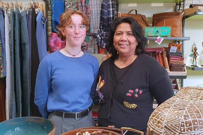 Paula (l.) und Ida sind gespannt auf das Kulturhauptstadtsjahr. Ida wird bei der Eröffnungsfeier bei der Küche der Nationen und im Chor mitwirken.