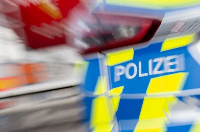 Ein Auto und eine Straßenbahn sind in Zwickau zusammengestoßen. Dabei gab es vier Verletzte. (Symbolbild)