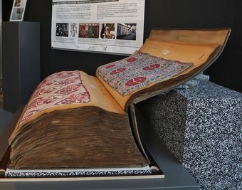 Zu jedem Bauzaunstandort gab es ein passendes Exponat: Hier das Musterbuch der Firma A. L. Günther.