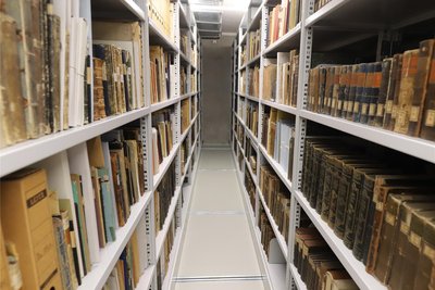Die Bibliothek des Freiberger Altertumsvereins ist in den Regalen des Stadtarchivs gut aufgehoben.