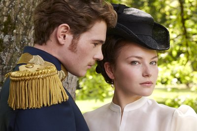Devrim Lingnau als "Sissi" Elisabeth und Philip Froissant als Kaiser Franz Joseph: Die erste Staffel der Serie "Die Kaiserin" brach mit knapp 60 Millionen Stunden Stream in nur zwei Wochen als bisher erfolgreichste deutsche Produktion bei Netflix Rekorde.
