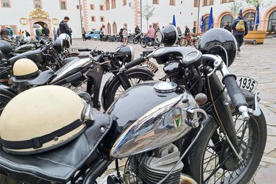 Auf dem Augustusburger Schlosshof werden diesmal nicht nur am Samstagmorgen die Motorräder zu bestaunen sein, sondern auch während der Mittagspause.