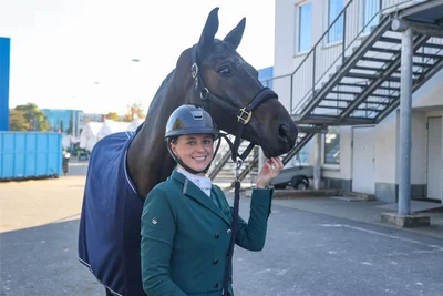Dressurreiterin Tina Kage mit ihrem selbst ausgebildeten Pferd DSP Quick Step. Sie sind seit acht Jahren ein Team.