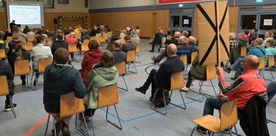 Die Thalheimer Einwohnerversammlung in der Turnhalle der Grundschule ist auf großes Interesse gestoßen. Kaum ein Platz blieb bei dem Treffen in der Halle frei.