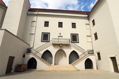 Das geschichtsträchtige Portal im Hof des Stadtarchivs Freiberg.