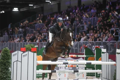 Im S***-Springen blieb Michael Kölz mit Quinn Lord zunächst fehlerfrei. Im Stechen fiel eine Stange – Platz elf.