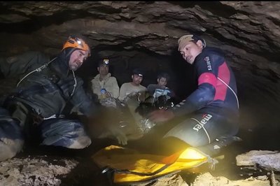 Der bekannte finnische Höhlentaucher Mikko Paasi (l.) hat die Bergung des ersten Goldsuchers geleitet.