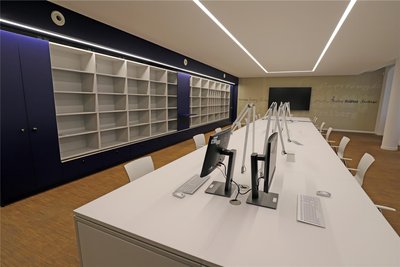In die Regale des neuen Lesesaales kommt noch die Handbibliothek des Stadtarchivs Freiberg.