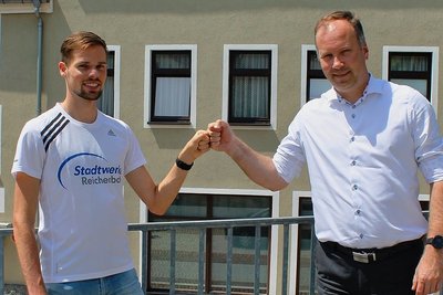 Gehören zu den Initiatoren der Fitness-Offensive: Langstreckler Sebastian Hendel (links) und Stadtwerke-Geschäftsführer Lars Lange.