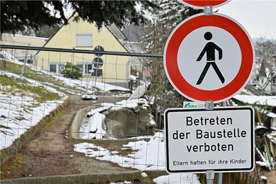 Eine abgerutschte Straße in Göhren wurde bereits notgesichert. Die Gemeinde plant hier weitere Arbeiten. 