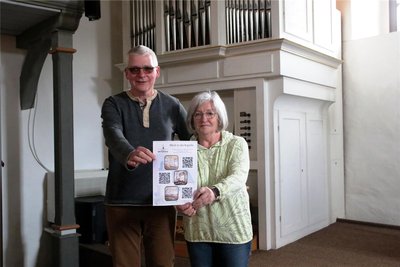 Die Mitglieder des Kapellenvereins, hier Sven Thanert und Martina Röber, wollen für Veranstaltungen gern das Außengelände nutzen.