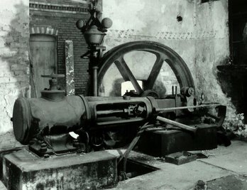 Die 1894 gebaute Dampfmaschine hat das Werdauer Museum von der Stadt Oelsnitz geschenkt bekommen.  