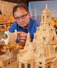 2012 wurden 50 Zündholzmodelle präsentiert, darunter die Dresdner Frauenkirche. 