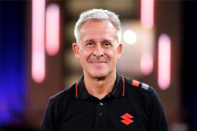 Fußball-Weltmeister Pierre Littbarski ist noch heute regelmäßig im TV Zu sehen, unter anderem in der WDR-Talkshow „Kölner Treff“.