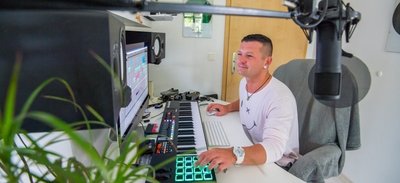 Andy LaToggo erreichte Platz 2 der Deutschen Pop-Charts. 