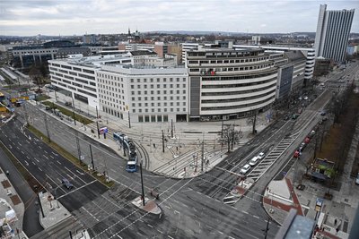 Der Stefan-Heym-Platz so wie er ist – mit kaum Aufenthaltsqualität.