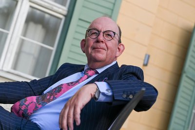 Literaturkritiker Denis Scheck steht selbst in der Kritik. Seine Urteile seien frauenfeindlich, sagen einige Autorinnen.