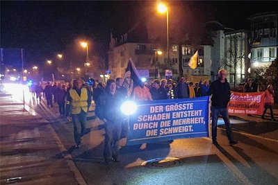 Demonstrationszug durch Auerbach. 