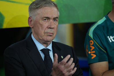  Trainer Ancelotti wechselte zur Halbzeit nahezu seine komplette Mannschaft aus.