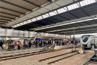 9-Euro-Ticket: In Zügen in Chemnitz bis zu 50 Prozent mehr Fahrgäste - Ankunft des RE6 aus Leipzig im Chemnitzer Hauptbahnhof.