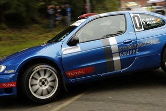 90 Duos jagen über legendären Kurs - Carsten Mohe startete bei der Rallye Grünhain 2021 - wie schon mehrfach in den Jahren zuvor - im schnellen Vorausfahrzeug. Diesen Sonnabend nimmt der Crottendorfer den Rundkurs in der Klosterstadt und die Prüfung in Elterlein das erste Mal offiziell in Wertung unter die Räder. 