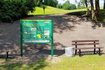 90-jähriger Steingarten erhält Info-Tafel - Die Info-Tafel für den Tannenbergsthaler Steingarten steht bereits. Am Samstag wird sie offiziell eingeweiht.