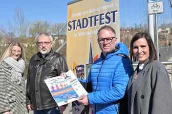 90 Jahre Stadtrecht: Wilkau-Haßlau feiert mit einem Stadtfest, der Premiere des Stadtlaufes und einer Überraschung - Die Stadt Wilkau-Haßlau bereitet für August ein Stadtfest vor. Chiara Windisch, Stefan Feustel, Andreas Hahn und Nicole Hein-Krämer (von links) stellten die ersten Pläne für die Großveranstaltung vor.