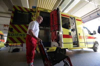 Insgesamt 35 neue Rettungswagen sollen bis Juli in den Einsatz gehen.