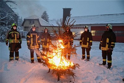 Das Weihnachtsbaumfeuer in Wüstenbrand loderte im Vorjahr nur symbolisch. 