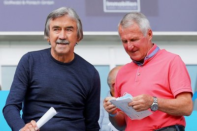 Eines seiner letzten Stadionbesuche in Chemnitz, im August 2021, hier im Foto mit Ex-FCK-Spieler Peter Müller.