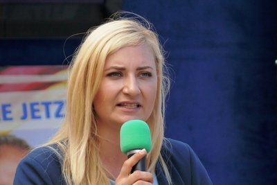 Carolin Bachmann, Direktkandidatin zur Bundestagswahl im Wahlkreis Mittelsachsen, zählte zu den AfD-Politikern, die beim Familientag auf dem Mittweidaer Markt sprachen. 