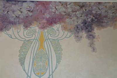 Detailansicht auf das freigelegte Jugendstilkunstwerk, laut Diplomrestaurator Torsten Nimoth eine Mischung aus Schablonen- und Freihandmalerei.