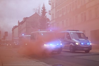 Zwei Nebeltöpfe wurden gezündet. Wer dahintersteckt, wird noch ermittelt. 