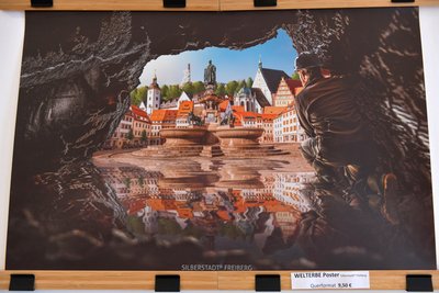 In der Touristinformation am Schlossplatz in Freiberg sind auch Fotoarbeiten von Albrecht Holländer im Angebot.