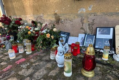 An der Unfallstelle im Stadtzentrum Geyer wurden später Blumen niedergelegt.